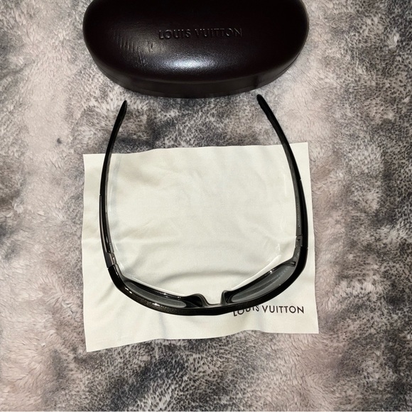 Louis Vuitton Black Sunglasses - Picture 3 of 9
